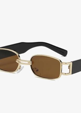 Тренд стильні жіночі сонцезахисні окуляри коричневі прямокутні вузькі сонячні очки антиблик1 фото