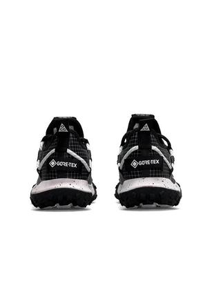 Чоловічі кросівки nike acg mountain fly low black white6 фото