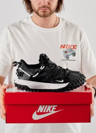 Чоловічі кросівки nike acg mountain fly low black white1 фото