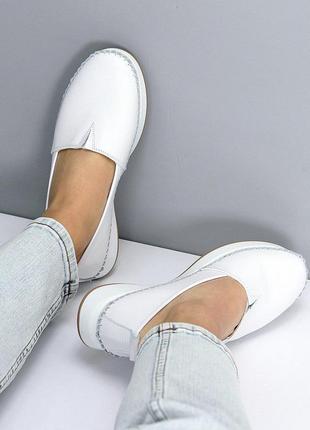 Женские кожаные мокасины белые