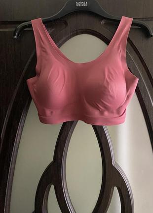 Базовий, бралет, безкоштовний, без кісточок, топ, в малиновому кольорі, від дорогого бренду: m&s 👌