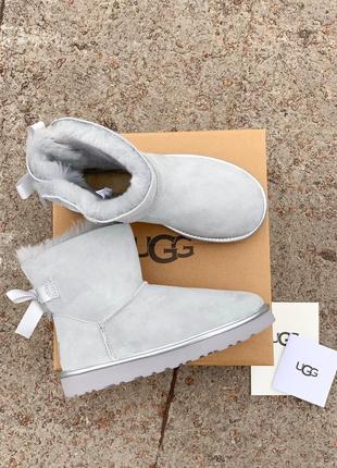 Жіночі сірі уггі ugg mini bailey bow ii