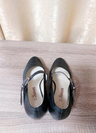 Нові  фірмові шкіряні туфлі laventa лавента 37 розмір3 фото