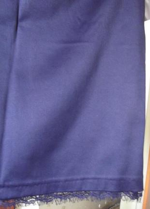 Стильная классическая шикарная юбка из стрейч-атласа цвет темно-синий бренд oggi2 фото