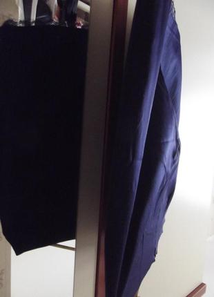 Стильная классическая шикарная юбка из стрейч-атласа цвет темно-синий бренд oggi3 фото