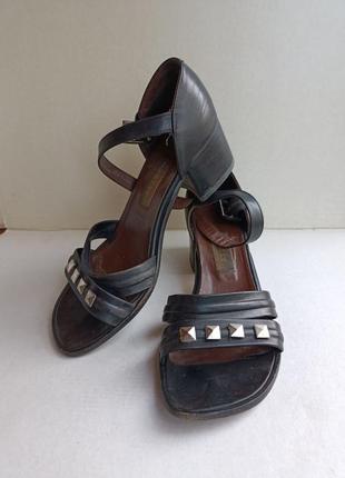 Босоножки квадратный носок устойчивый каблук