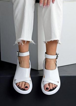 Белые натуральные кожаные босоножки сандалии с ремешками 36-401 фото