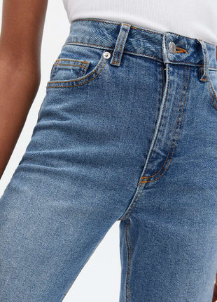 Трендовые, скраво голубые джинсы с высокой талией3 фото