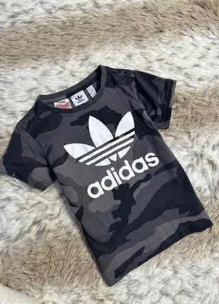 Оригінальна футболка для хлопчика adidas