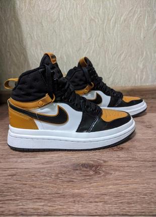 Кросівки nike air jordan1 фото