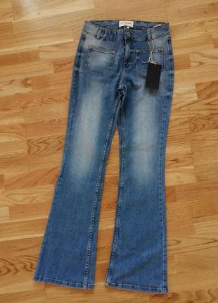 Стильные джинсы клеш reserved