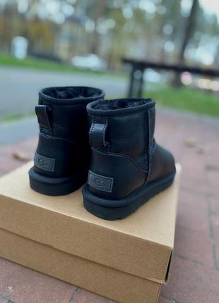 Женские угги ugg classic mini black leather3 фото