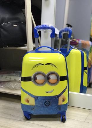 Уценка! детский пластиковый чемодан с миньйоном