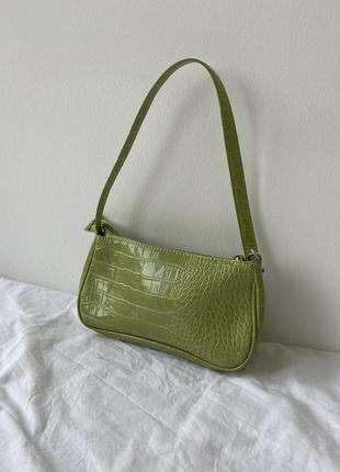 Нежно-зеленая сумочка багет