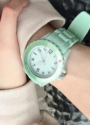 Часы наручные для женщин, подростков, детей. кварцевые