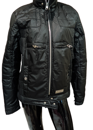 Крутая демисезонная куртка 44 размер