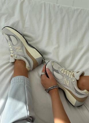 Кросівки new balance 2002r beige grey 2002 r7 фото