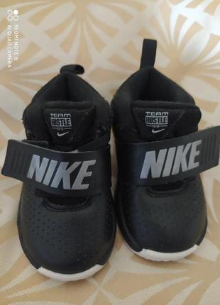 Кросівки оригiнал шкiрянi nike team hustle d 8 toddler shoe