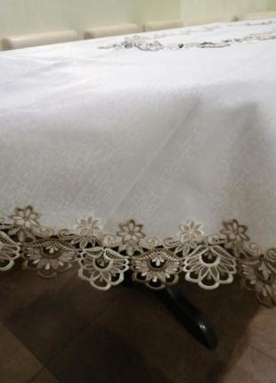 Скатертину на овальний стіл 150*220