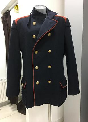Напівпальто чоловік., темно-синього кольору 100%шерсть , з золотими гудзиками
