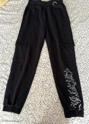 Модні вільні чорні штани з принтом size xs