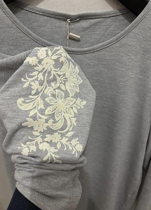 Блуза трикотаж з аплікацією