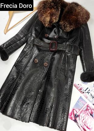 Дубленка женская удлиненная прямого кроя с натуральным мехом с поясом от бренда frecia doro s м