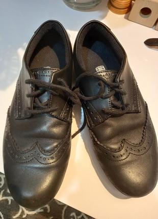 Фірмові дитячі туфлі брогі clarks 3