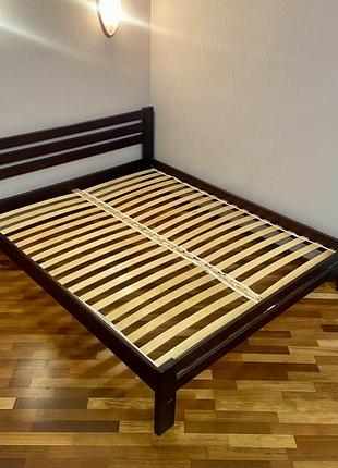 Двуспальная кровать с матрасом кровят