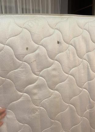 Двуспальная кровать с матрасом кровят