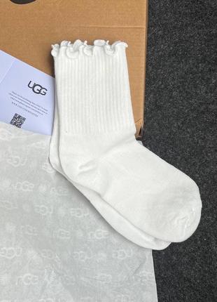 Длинные белые носки