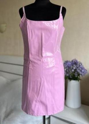 Виниловое платье разового цвета, на бретельках, на флисе