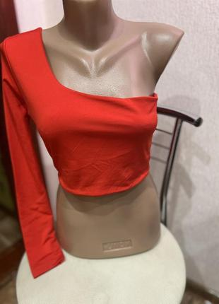 Топи червоні короткі