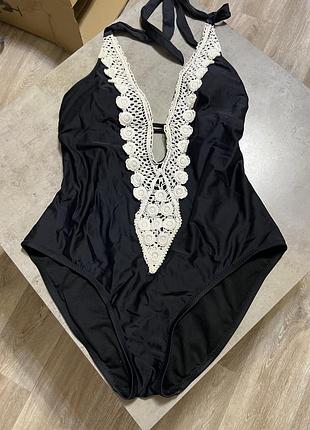 Сдельный купальник черный с белой вышивкой крючком слитный l l-xl