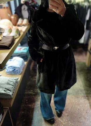 Шикарная шубка guess