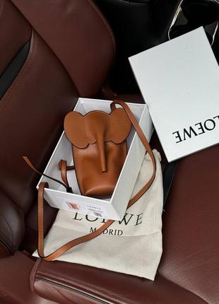 Loewe elephant pocket bag in classic calfskin black