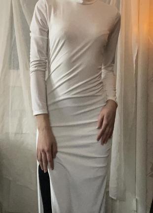 Белое длинное платье