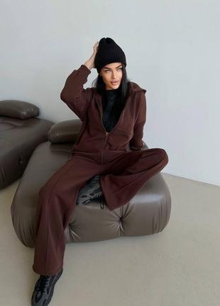 Спортивний костюм в стилі oversize в трендових кольорах
