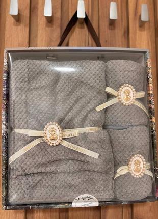 Елегантний подарунковий набір рушників