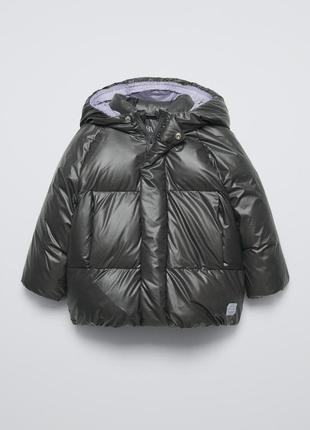 Водостійка куртка -пуховик від zara чорна з блиском 110 і 116 см