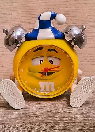 Фігурка годинник m&m жовтий