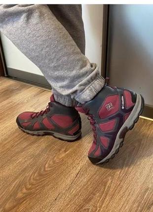 Классные женские трекинговые ботинки columbia peakfreak mid omni-grip размер 39