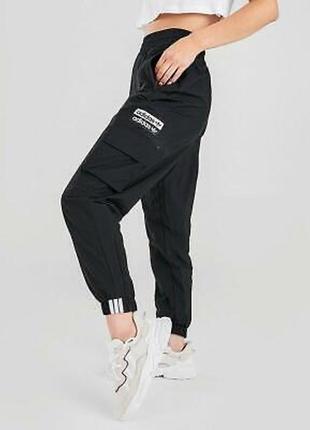 Спортивные штаны adidas