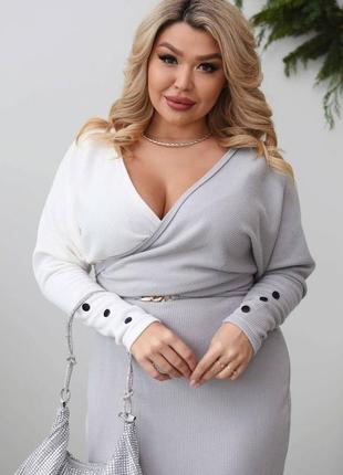 Платье с декольте2 фото