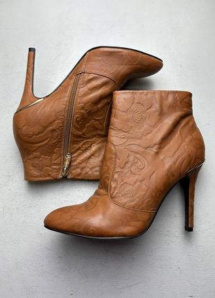 Черевики ботильйони на шпильці італія