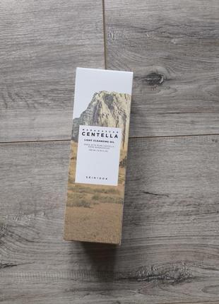 Skin1004 madagascar centella light cleansing oil – гідрофільна олія для зняття макіяжу 200 мл