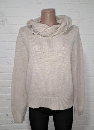 Свитер теплый с оригинальным воротником