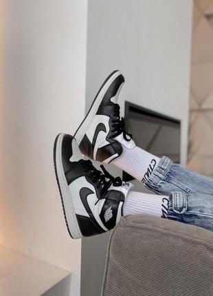 Жіночі кросівки nike air jordan 1 retro high patent black/white