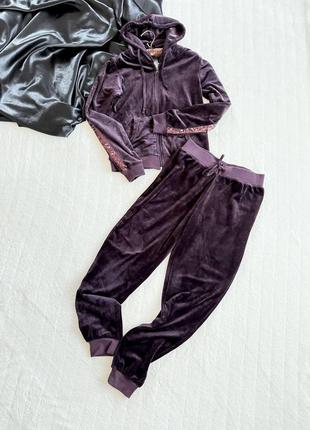 Сливовий велюровий костюм avon