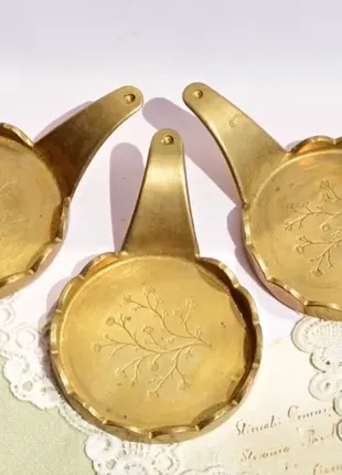 Вінтажні підносні свічники для великої свічки.